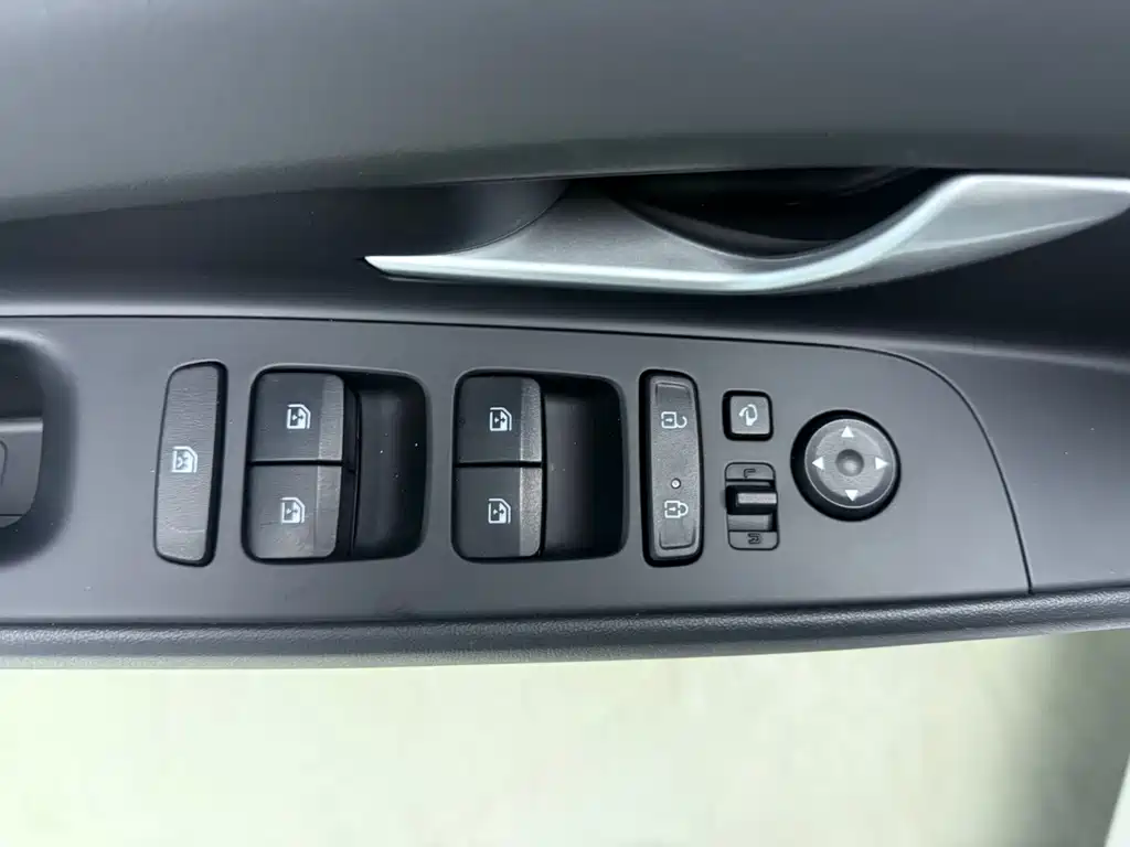 Hyundai Elantra — миниатюра 15