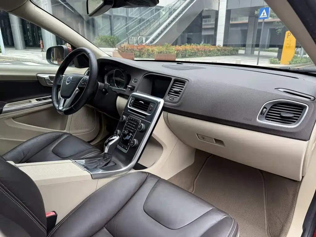 Volvo S60 — миниатюра 11