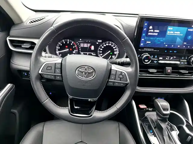 TOYOTA HIGHLANDER