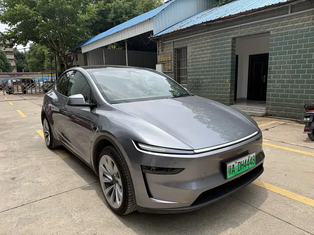 Tesla Model Y 2026 Long Range RWD Drive Dynamic Edition