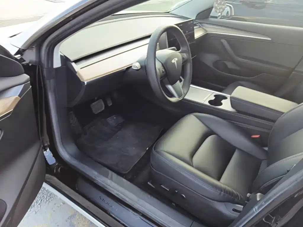 Tesla Model 3 — миниатюра 16