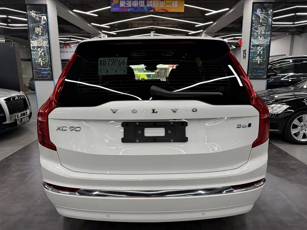 VOLVO XC90