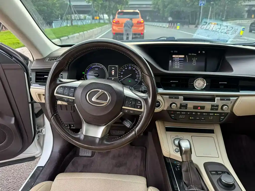 Lexus ES — миниатюра 8