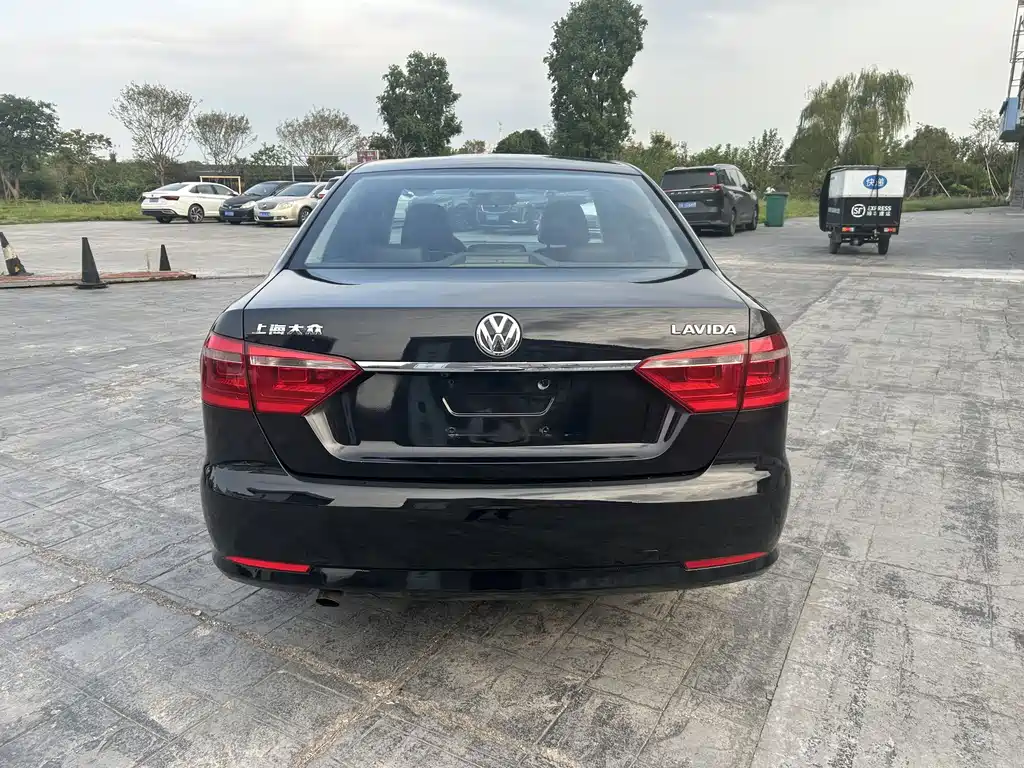 Volkswagen Lavida — миниатюра 8