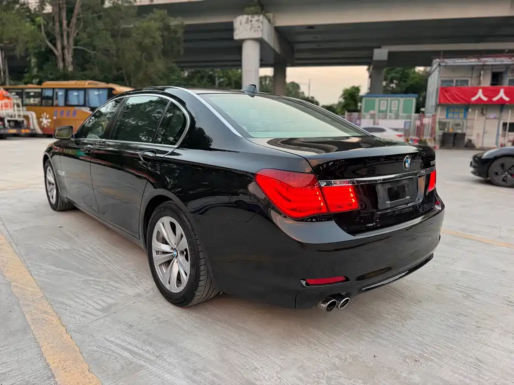 BMW 7 Series — миниатюра 20