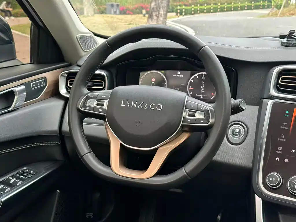 Lynk & Co 01 — миниатюра 6