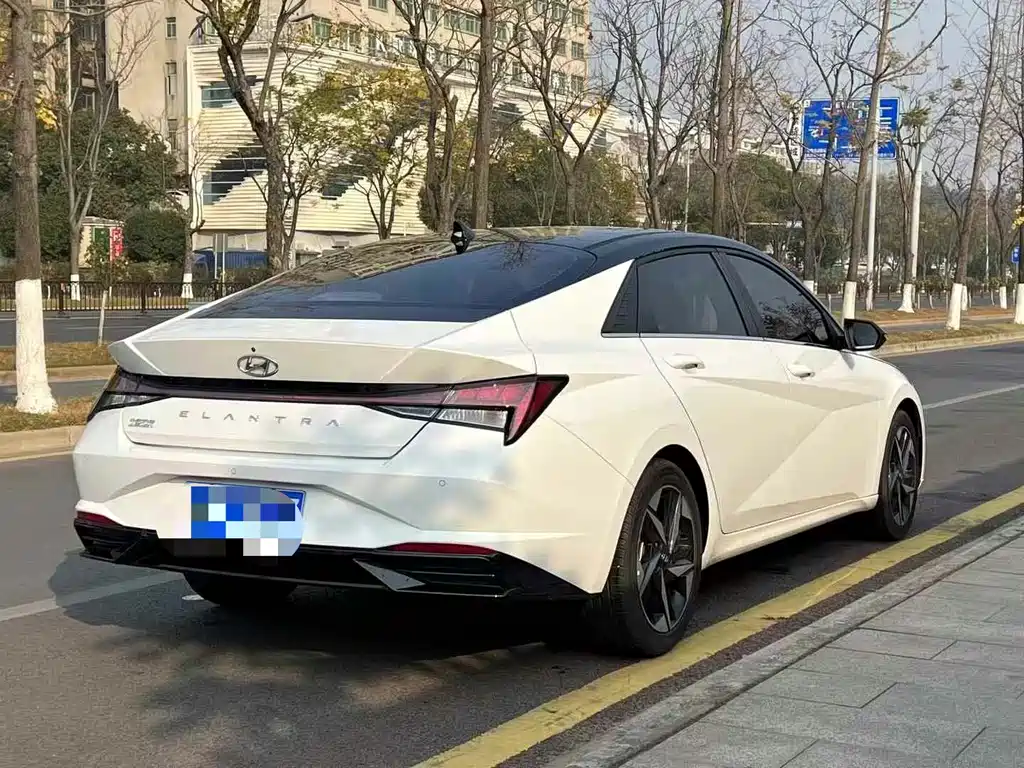 HYUNDAI ELANTRA