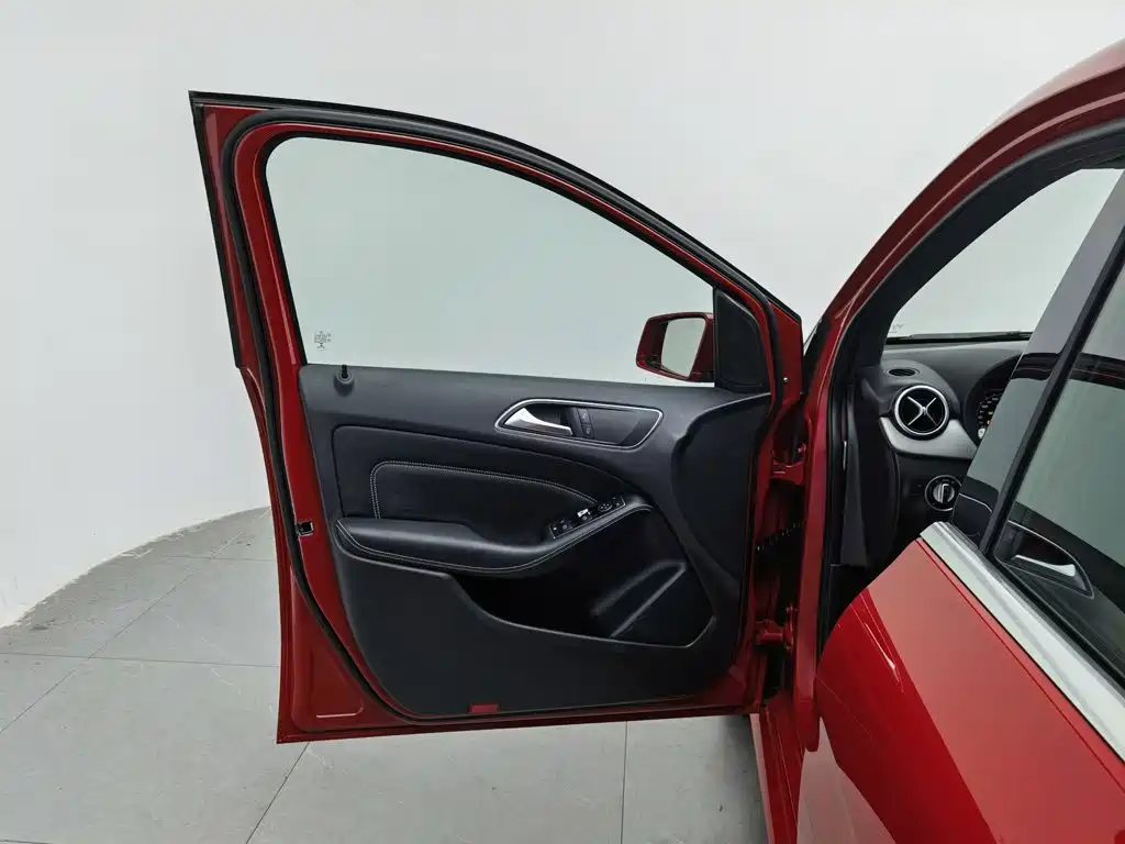 Mercedes-Benz B-Class — миниатюра 8