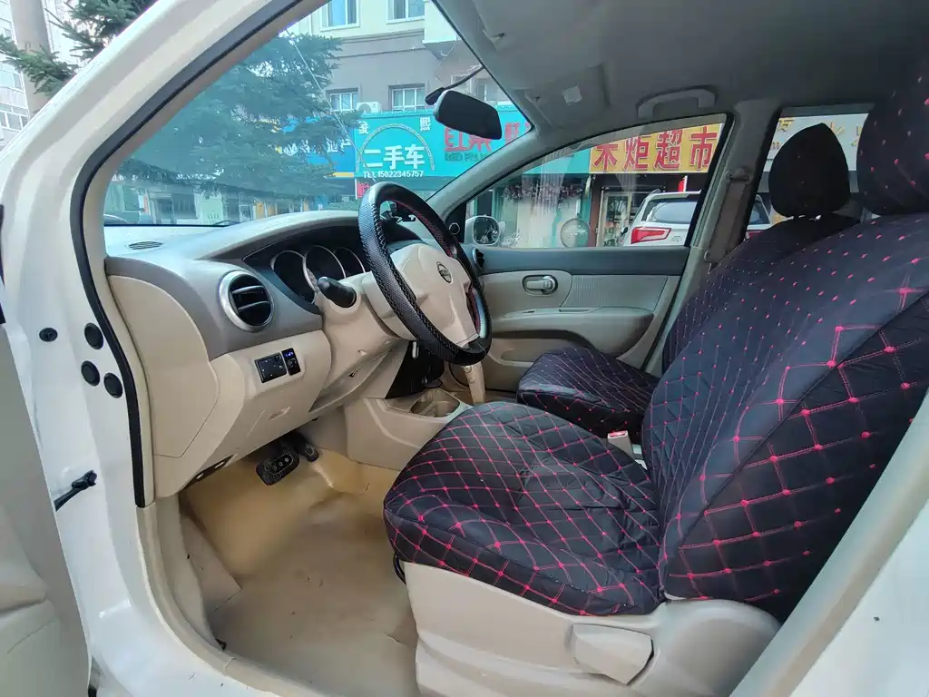 Nissan Livina Dynamic Sharp 1.6XV CVT Luxury Edition, фото 7