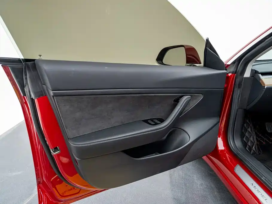 Tesla Model 3 — миниатюра 20