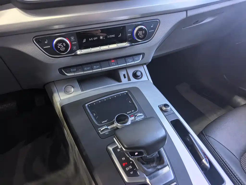 Audi Q5L 2018 40 TFSI Fashion V
