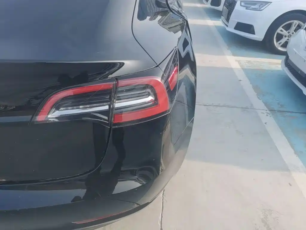 Tesla Model 3 — миниатюра 8