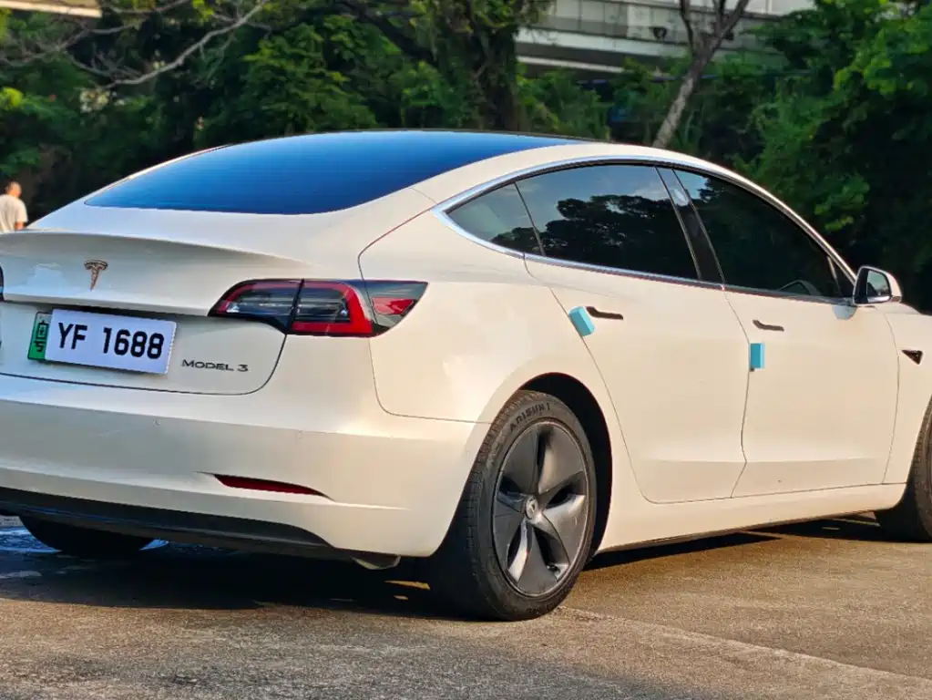 Tesla Model 3 — миниатюра 6