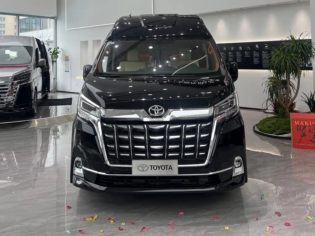 Toyota HiAce 2023 3.5L AT