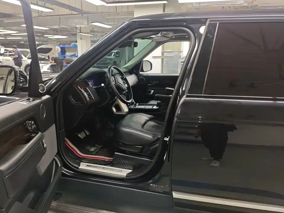 Land Rover Range Rover — миниатюра 3