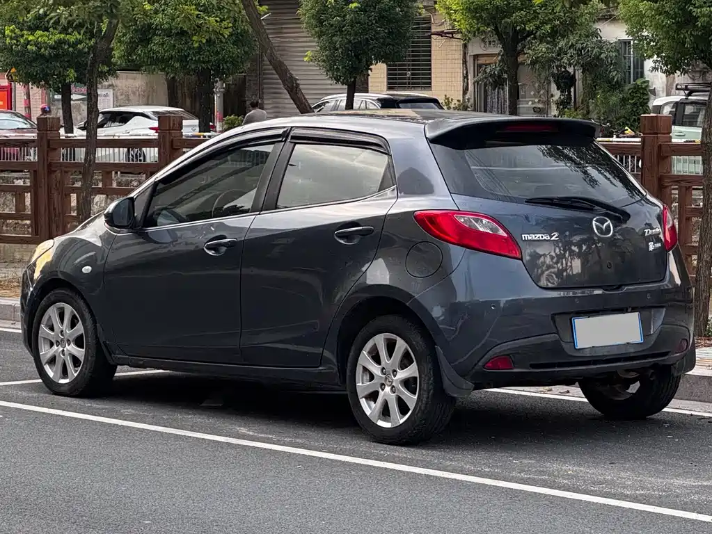 Mazda 2 — миниатюра 4