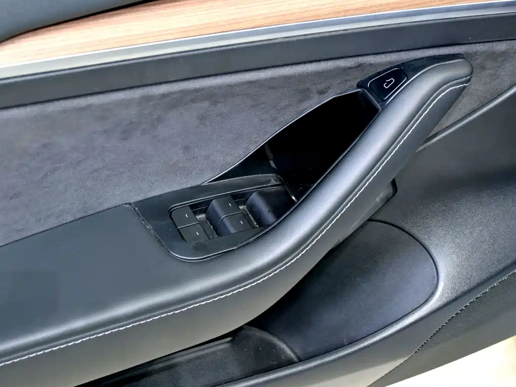 Tesla Model 3 — миниатюра 13