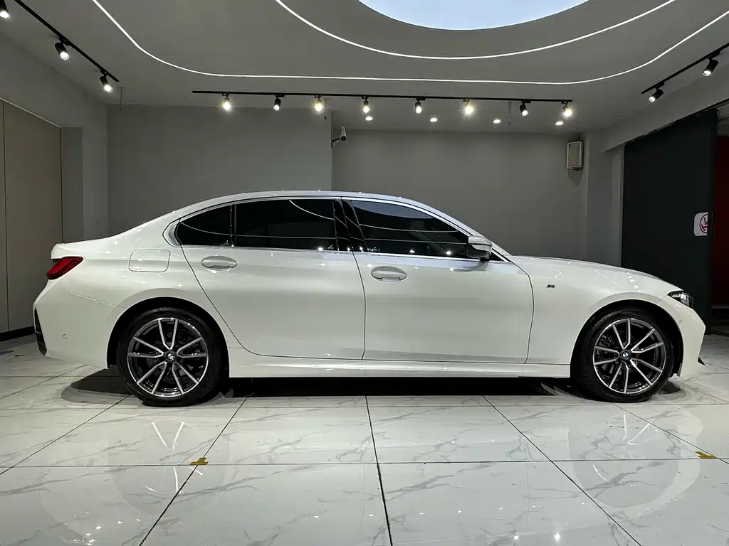 BMW  3 SERIES