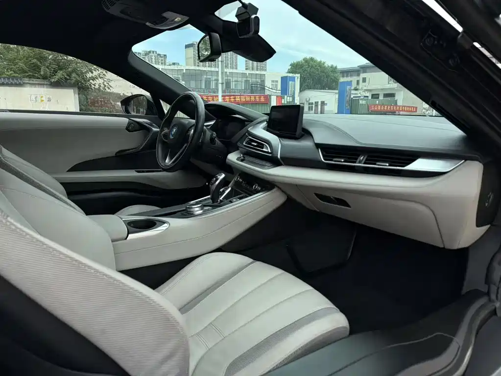 BMW i8 — миниатюра 12