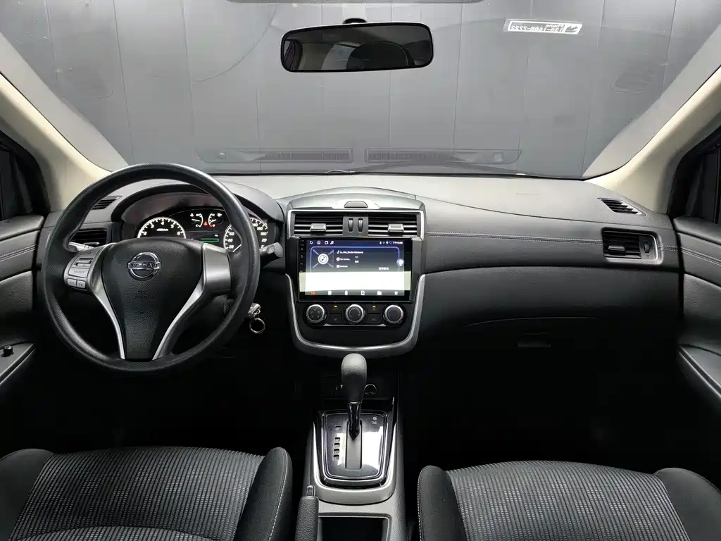 Nissan Tiida — миниатюра 8