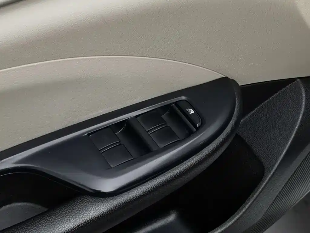 Buick Excelle — миниатюра 9