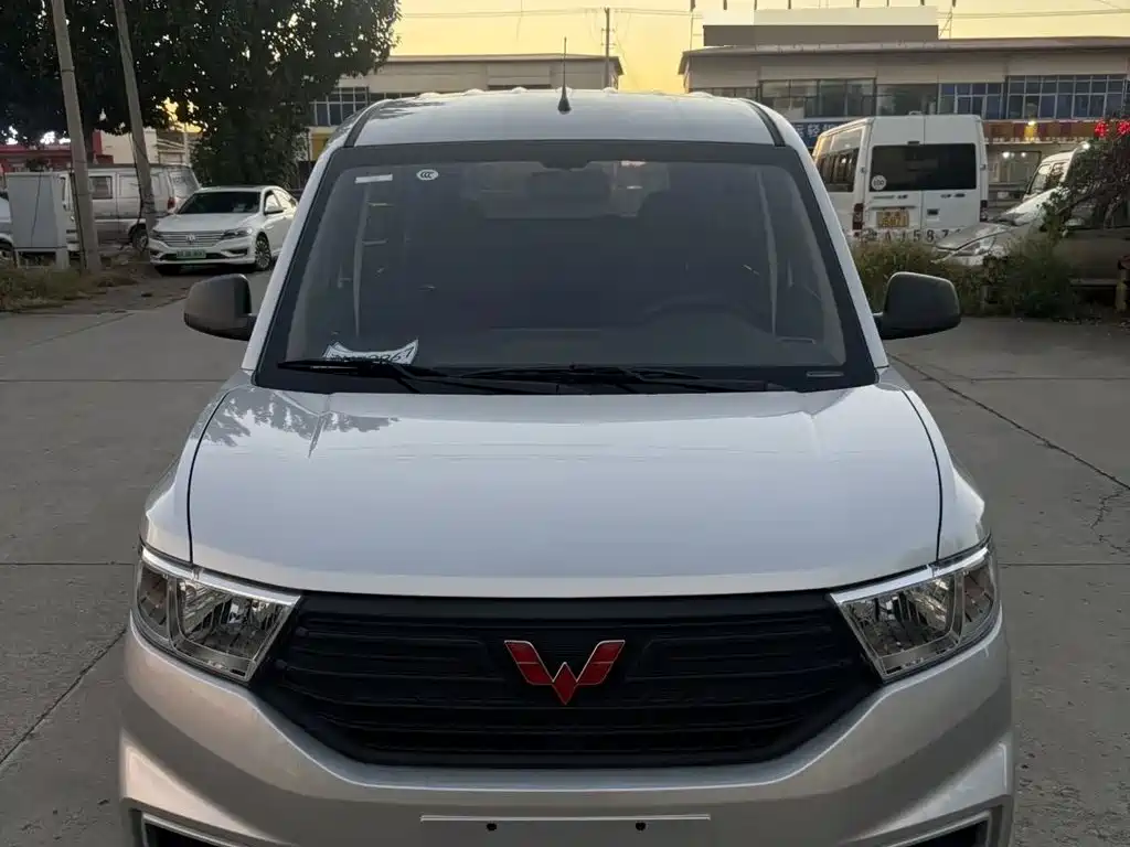 Wuling Hongguang V — миниатюра 2