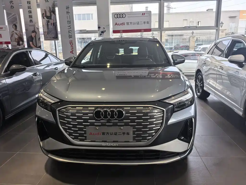 AUDI Q4 E TRON