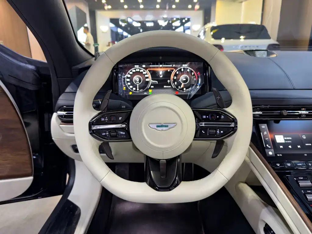 Aston Martin DB12 2025 4.0T V8 Volante