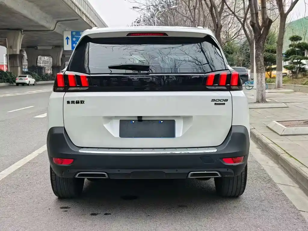 Peugeot 5008 2023 400THP 5 мест