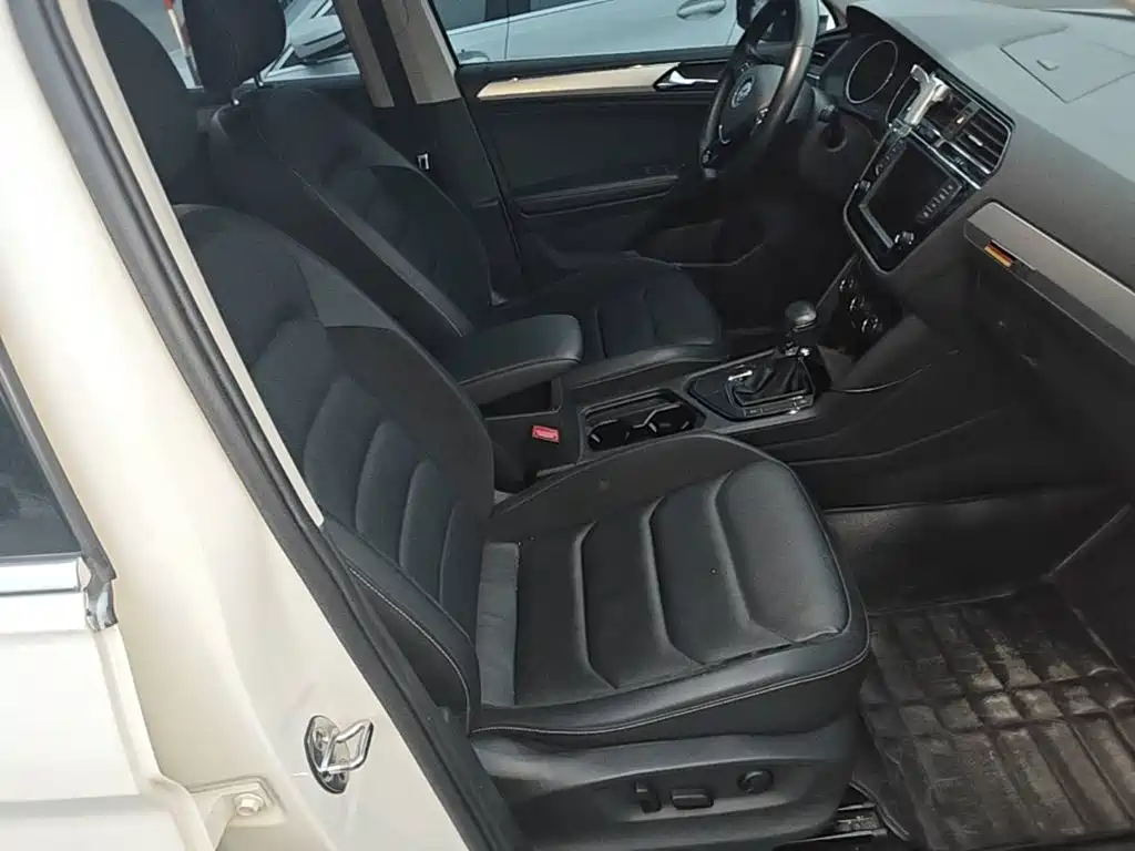 Volkswagen Tiguan L — миниатюра 25