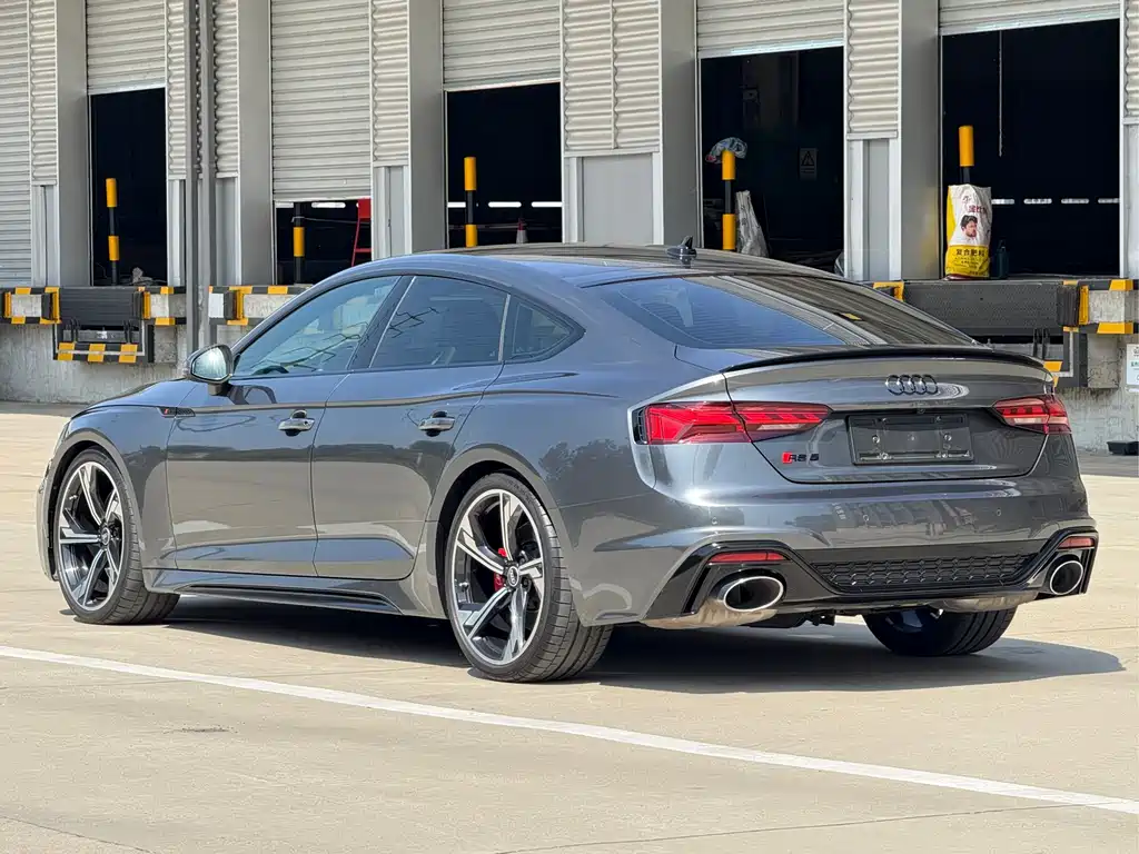 AUDI RS 5