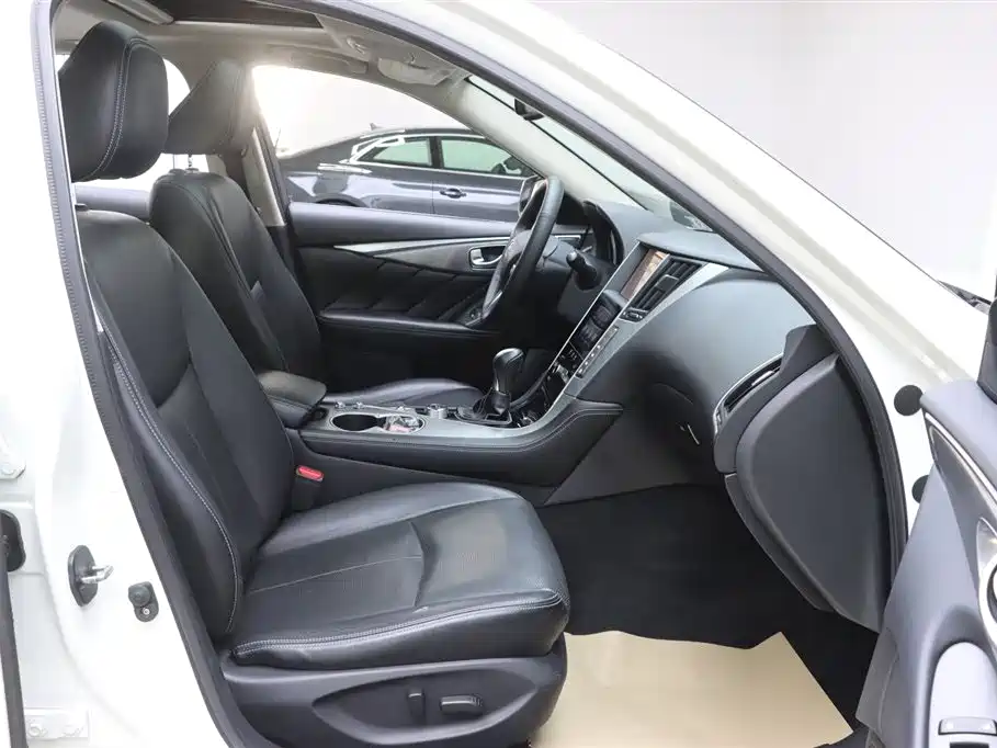 INFINITI Q50L