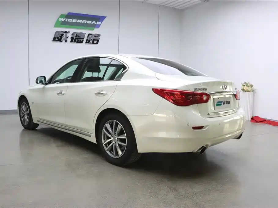 INFINITI Q50L