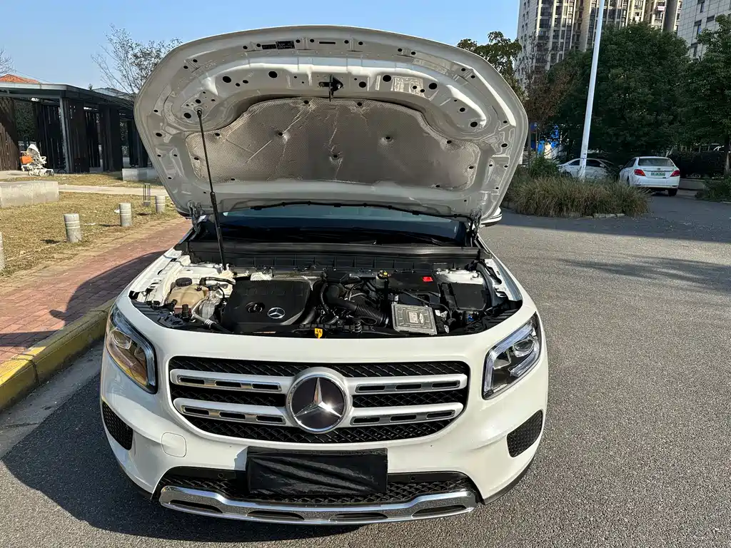 MERCEDES-BENZ GLB