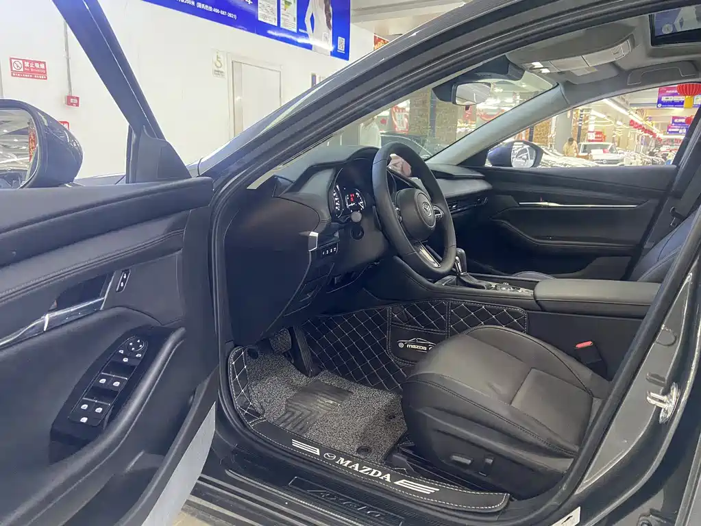 Mazda Mazda3 3 2021 2.0L AT