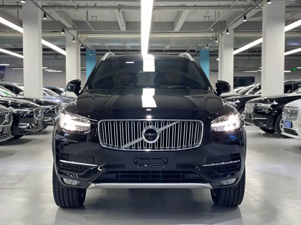 Volvo XC90 2018 T6 7 мест