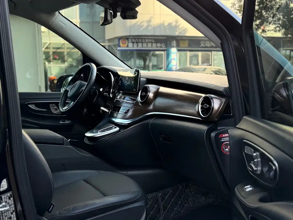 MERCEDES-BENZ V CLASS