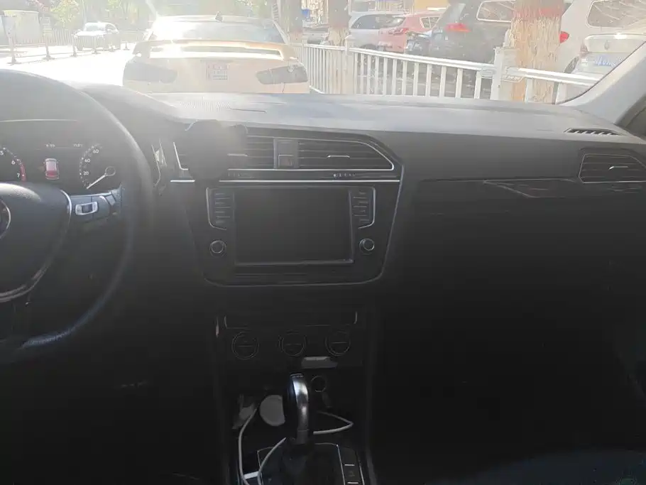 Volkswagen Tiguan — миниатюра 13