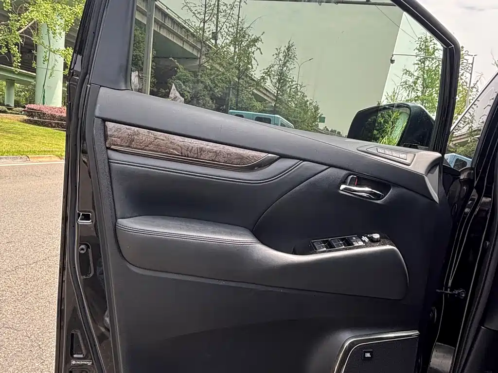 Toyota Alphard 2021 2.5L Luxury