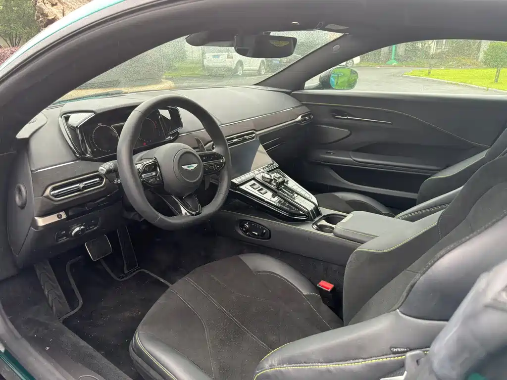 Aston Martin V8 Vantage 2024 4.0T V8 Coupe