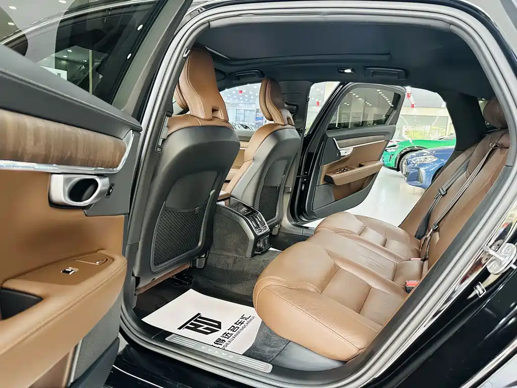 Volvo S90 2024 B5 Luxury