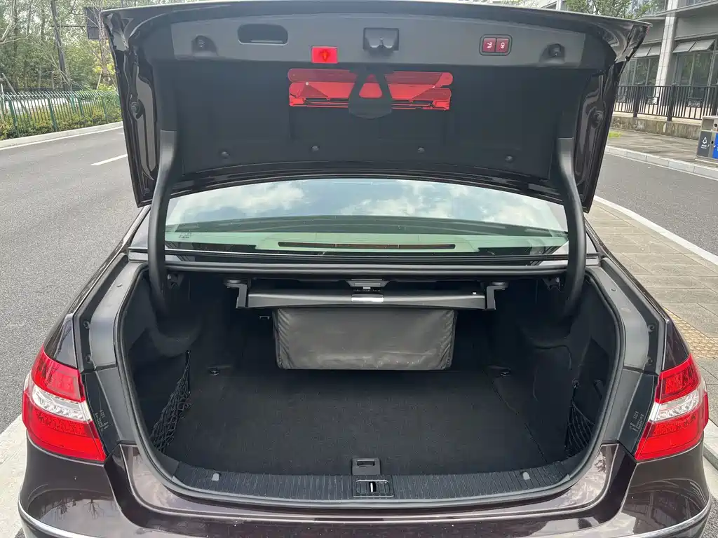 Mercedes-Benz E-Class — миниатюра 21