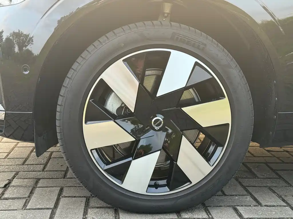 VOLVO XC60 PLUG IN HYBRID