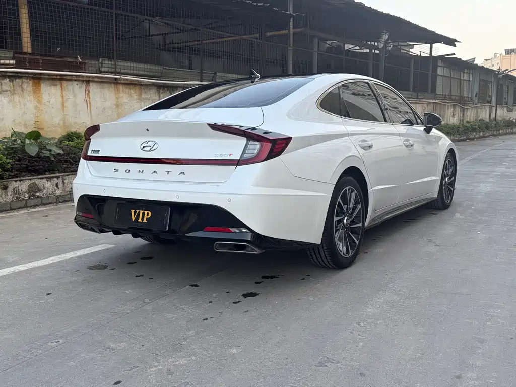 HYUNDAI SONATA