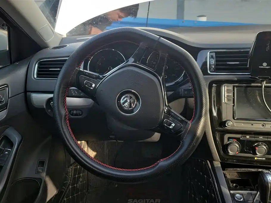 VOLKSWAGEN SAGITAR