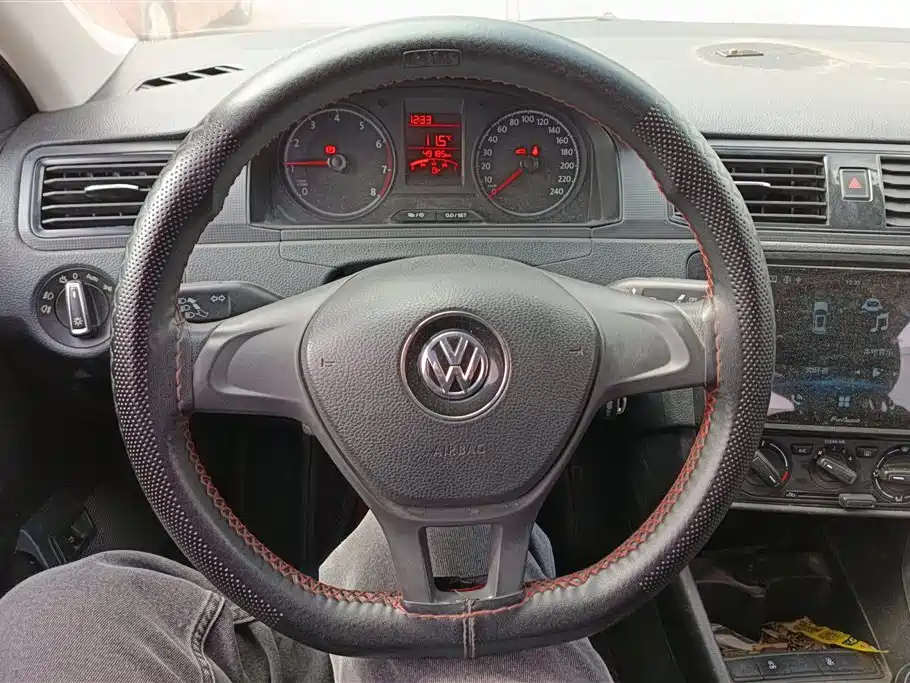 VOLKSWAGEN SANTANA