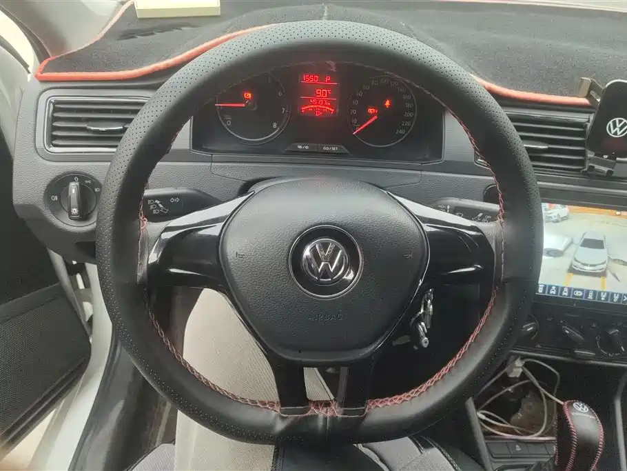 VOLKSWAGEN SANTANA