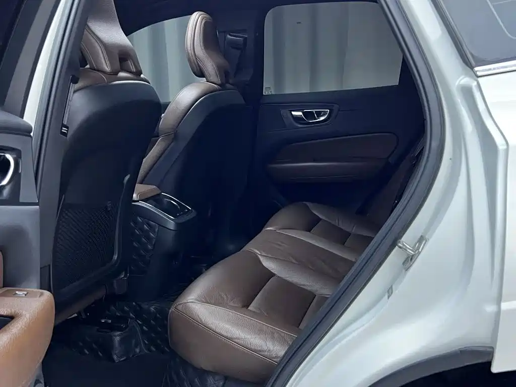 Volvo XC60 — миниатюра 8