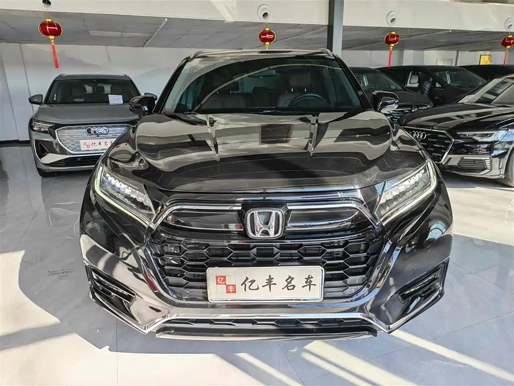 HONDA UR V