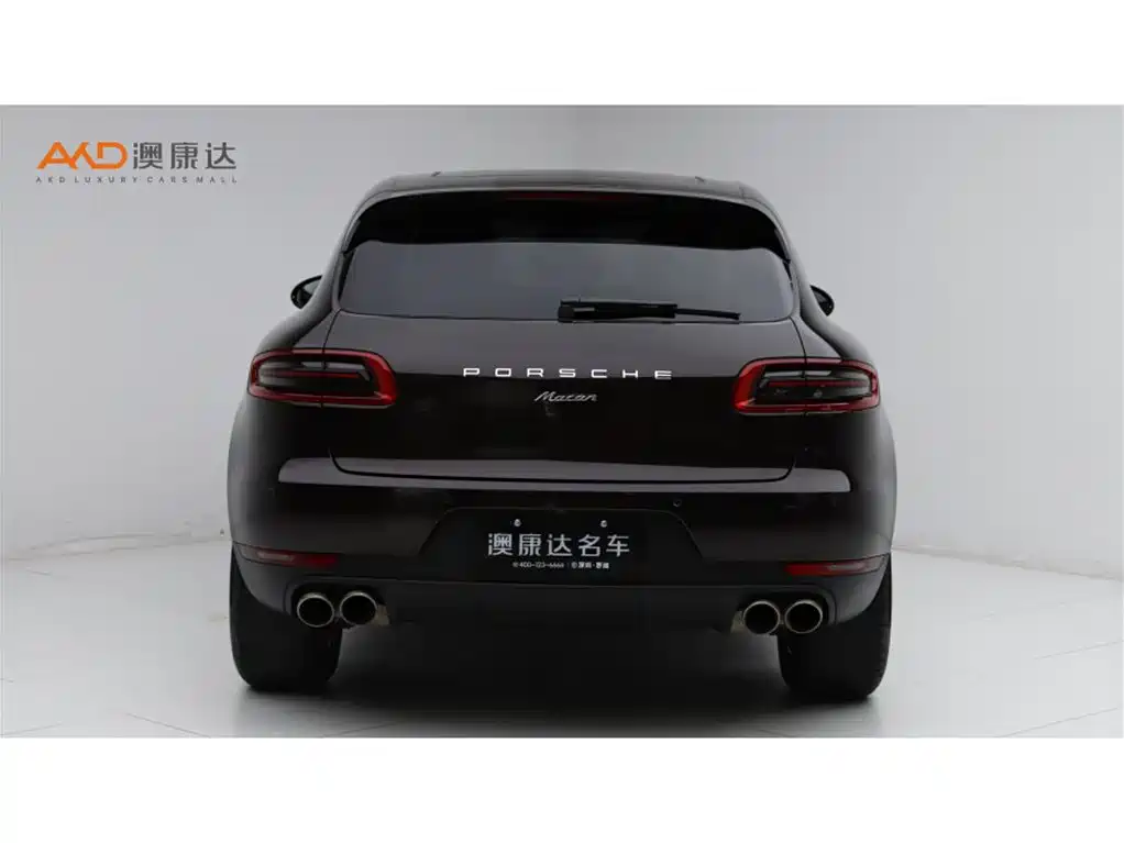 PORSCHE MACAN